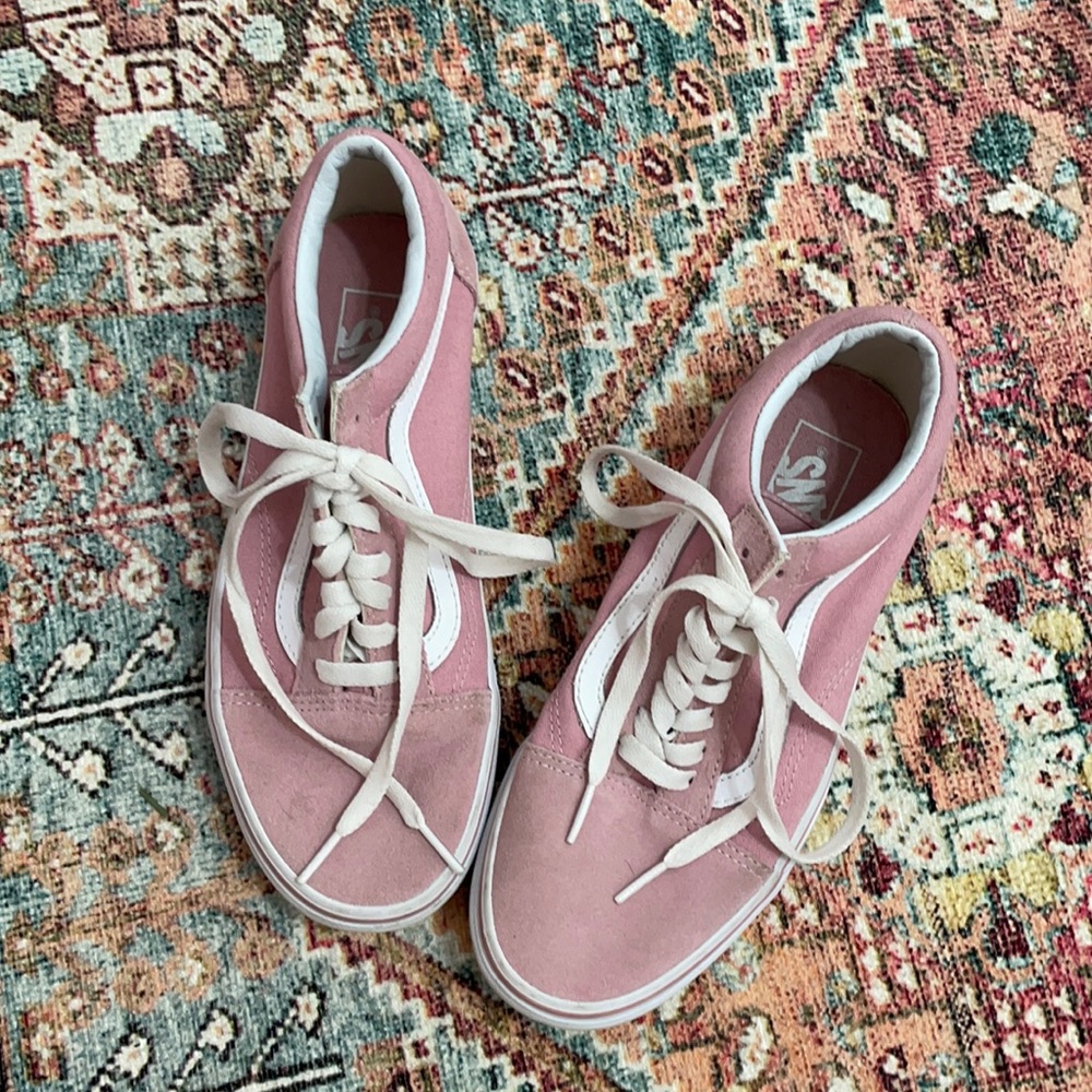 Blushing pink and white Vans old skool